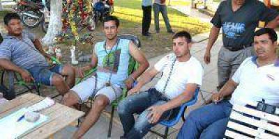 Clorinda: Policias contin�an su reclamo