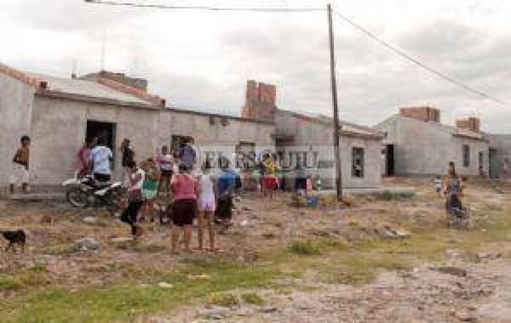 A casi un mes, cinco barrios del IPV contin�an usurpados en el norte