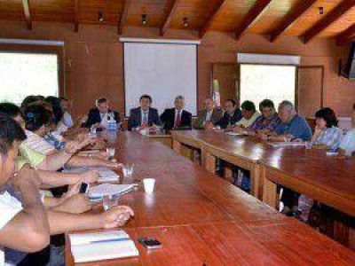 El Frente de Gremios Estatales y la Multisectorial aceptaron �bajo protesta� lo ofrecido por el gobierno de Fellner