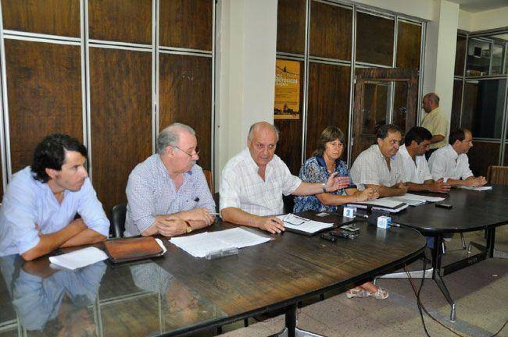 Conflicto por las columnas: ofensiva del FrePam para sancionar una nueva ley