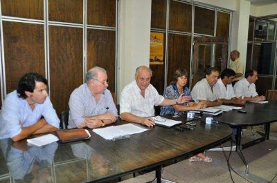 Conflicto por las columnas: ofensiva del FrePam para sancionar una nueva ley