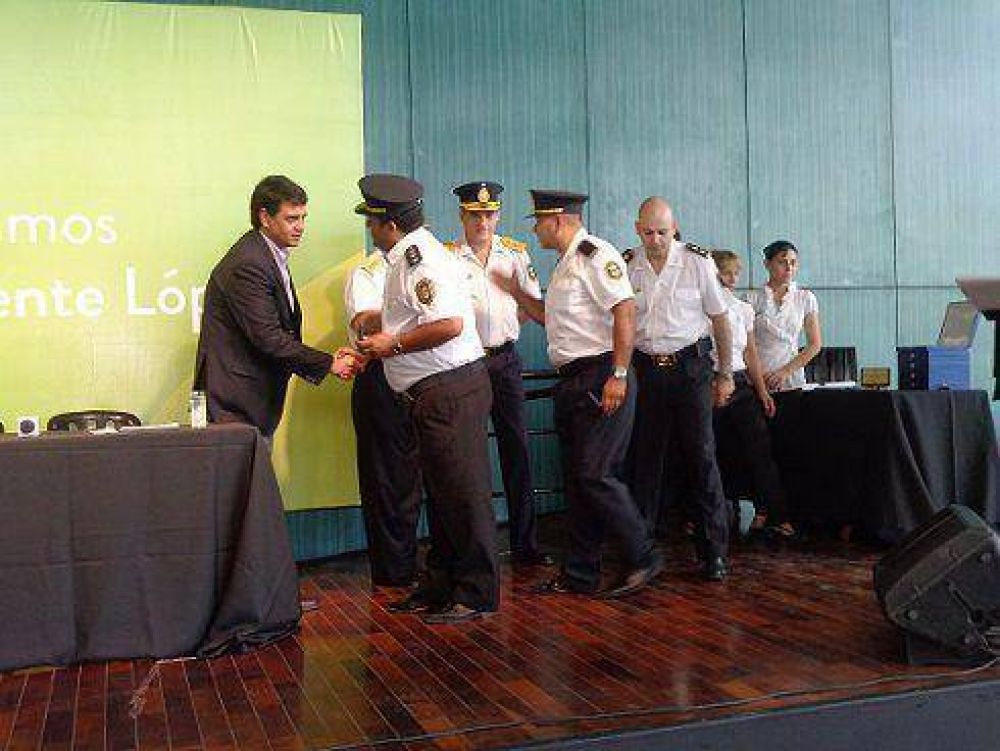 Jorge Macri distingui a policas