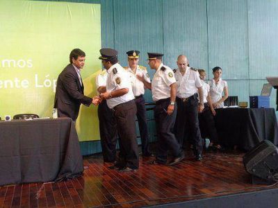 Jorge Macri distingui� a polic�as