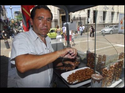 Los laburantes que desaf�an el intenso calor en la ciudad