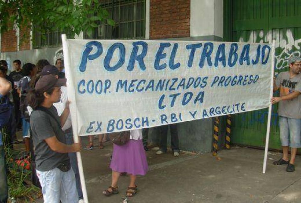 Ex trabajadores marchan a las oficinas de Bosch