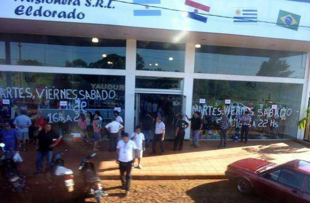 Eldorado: Unos 5 mil compradores pasaron por la Salada el martes