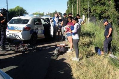 Dos detenidos por agredir a expolic�a que los sorprendi� robando