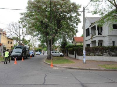 Detuvieron a otros dos polic�as por el atentado a la casa del gobernador