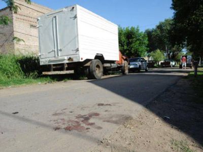 Hallan asesinado de tres tiros a un remisero dentro de su auto