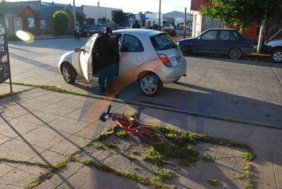 Menor en bicicleta fue atropellado por un automovilista