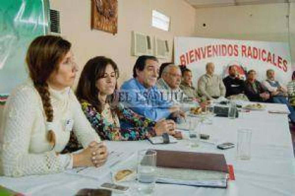 Con una excusa ins�lita, los radicales postergan el debate