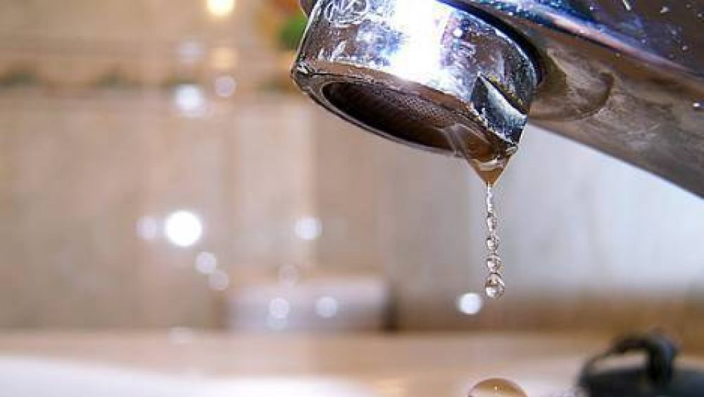 Once barrios del sur, sin agua