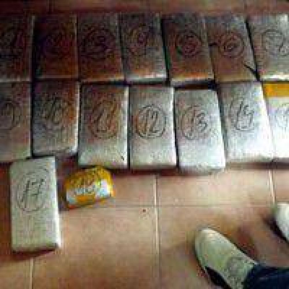 S�enz Pe�a: Secuestraron m�s de 16 kilos de marihuana y 24 mil pesos