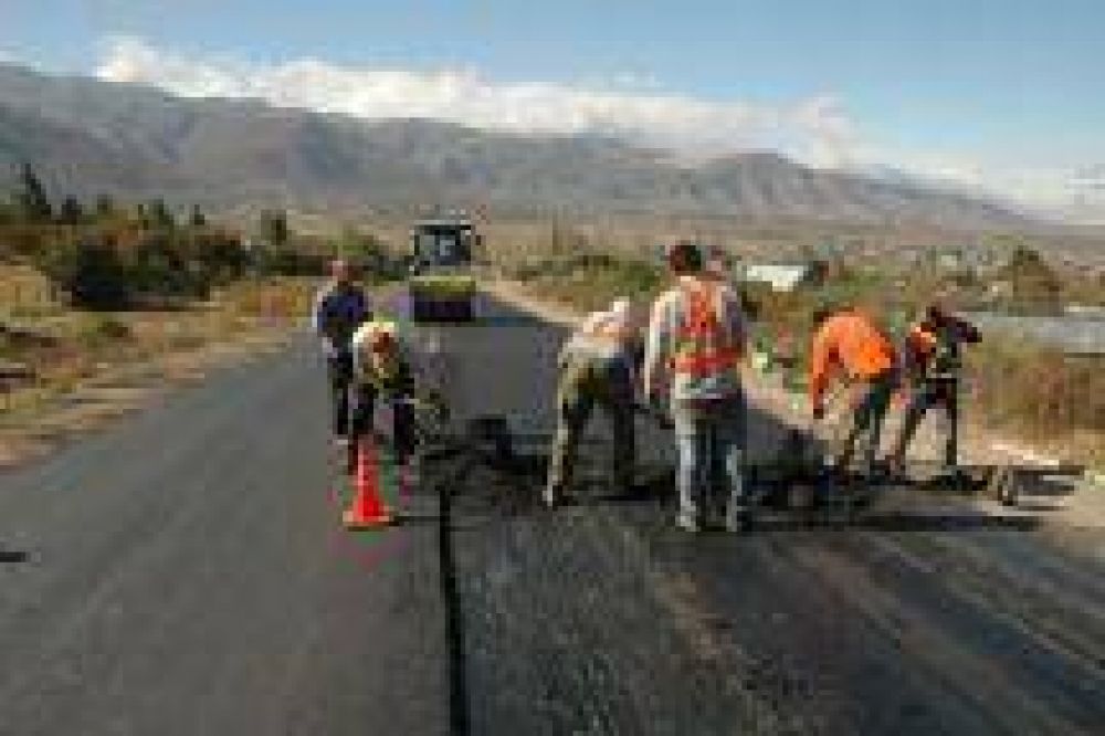 Intenso trabajo de Vialidad para mantener las rutas habilitadas