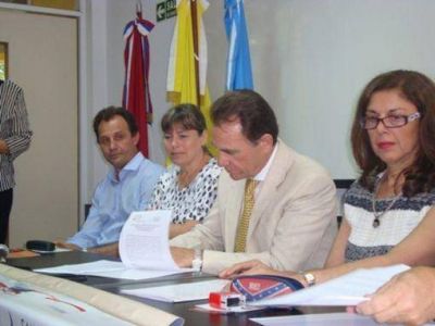 El sanatorio Boratti y la Ucami firmaron un convenio para becar a los alumnos de medicina 