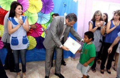 Ferraresi inaugur� el SUM del Jard�n de Infantes y Maternal de Villa Dom�nico 