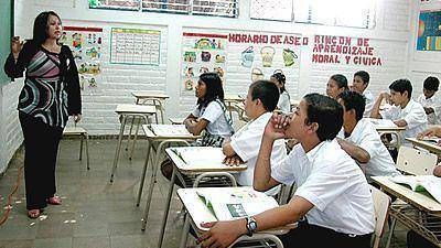 Docentes de Chubut reclaman un sueldo de 9.000 pesos de bolsillo