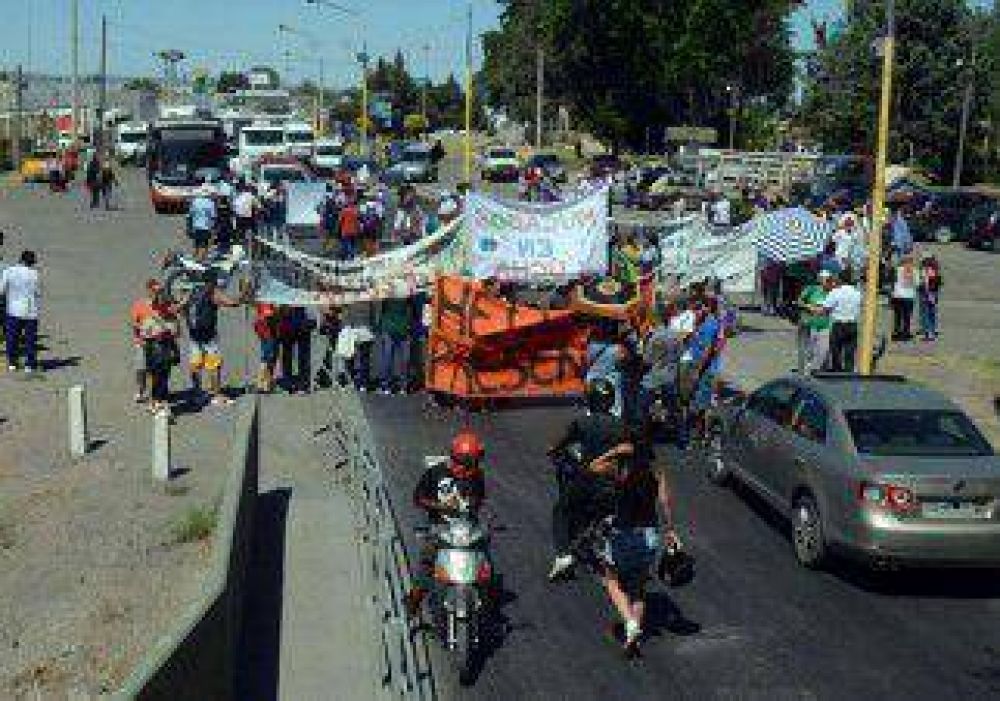 Sigue el conflicto: ATE Salud cort� accesos a la provincia y provoc� caos de tr�nsito 