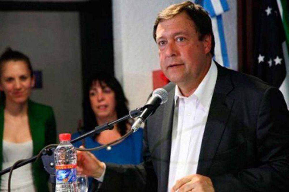 Weretilneck descart� negociaci�n con estatales para igualar los sueldos de la polic�a