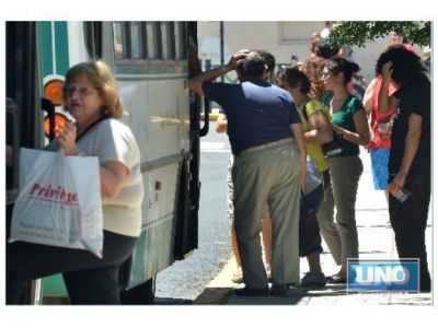 Con el receso administrativo ya hay menos colectivos en la calles