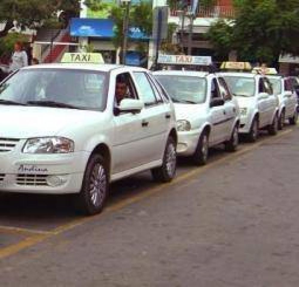 Concejales aprobaron una suba del 35% en tarifas de taxis y remises