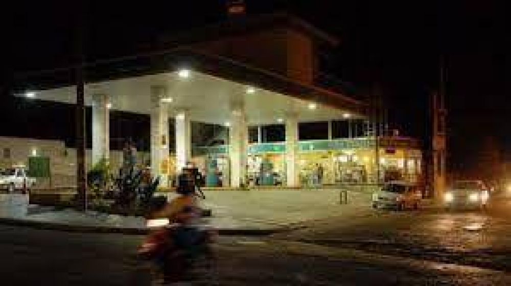 Las estaciones de servicio trabajar�n los d�as 24 y 31 con cortes en la venta de combutibles
