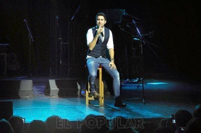 Alex Ubago deleit� a sus fans olavarrienses