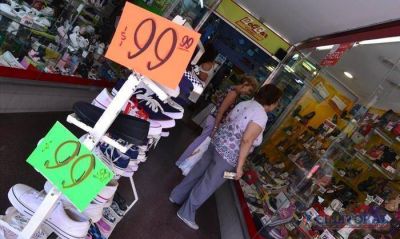Con ofertas, comercios del centro buscan aumentar las bajas ventas de este a�o