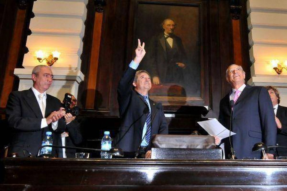 Horacio Gonz�lez le pidi� respuestas a Scioli por lo que fue el conflicto policial