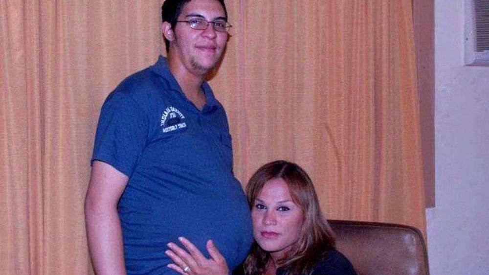 Naci� la hija del primer hombre embarazado de la Argentina