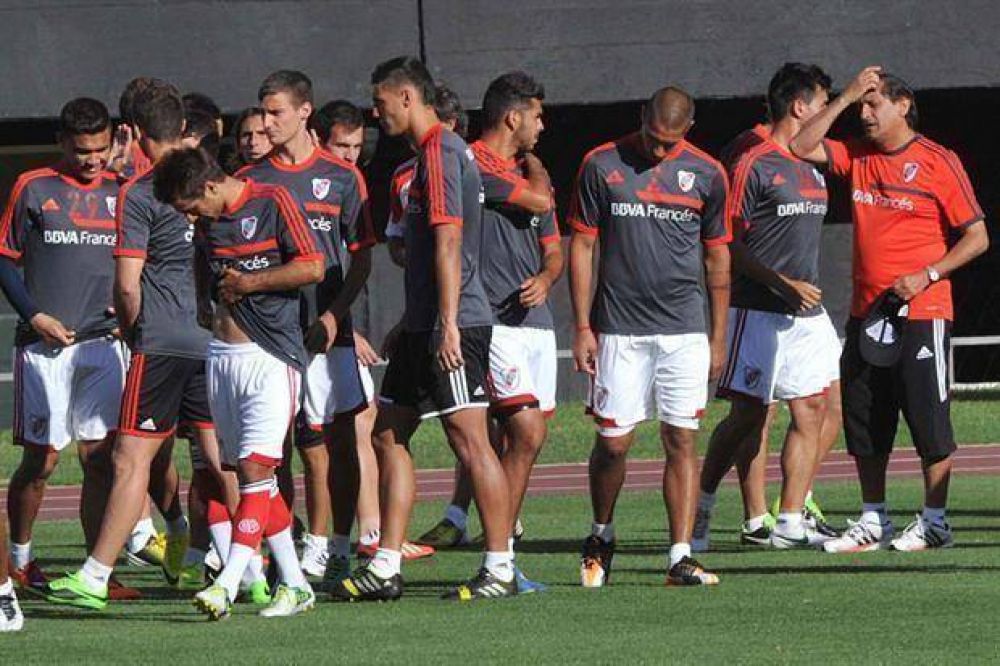Con Cavenaghi muy cerca se abre el debate: �qu� puestos necesita reforzar River?