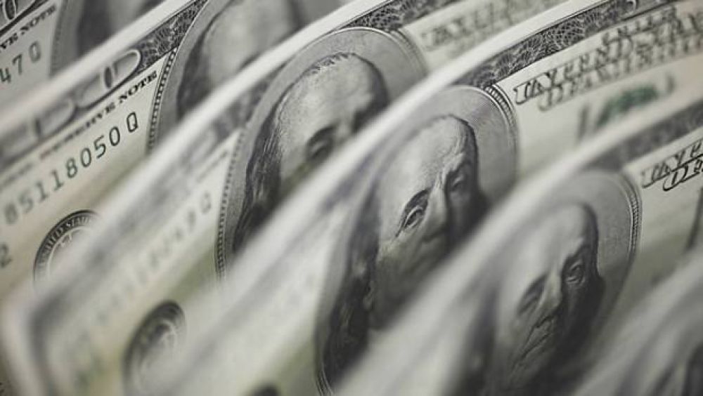  El d�lar oficial, imparable: subi� otros dos centavos y cerr� a $ 6,40