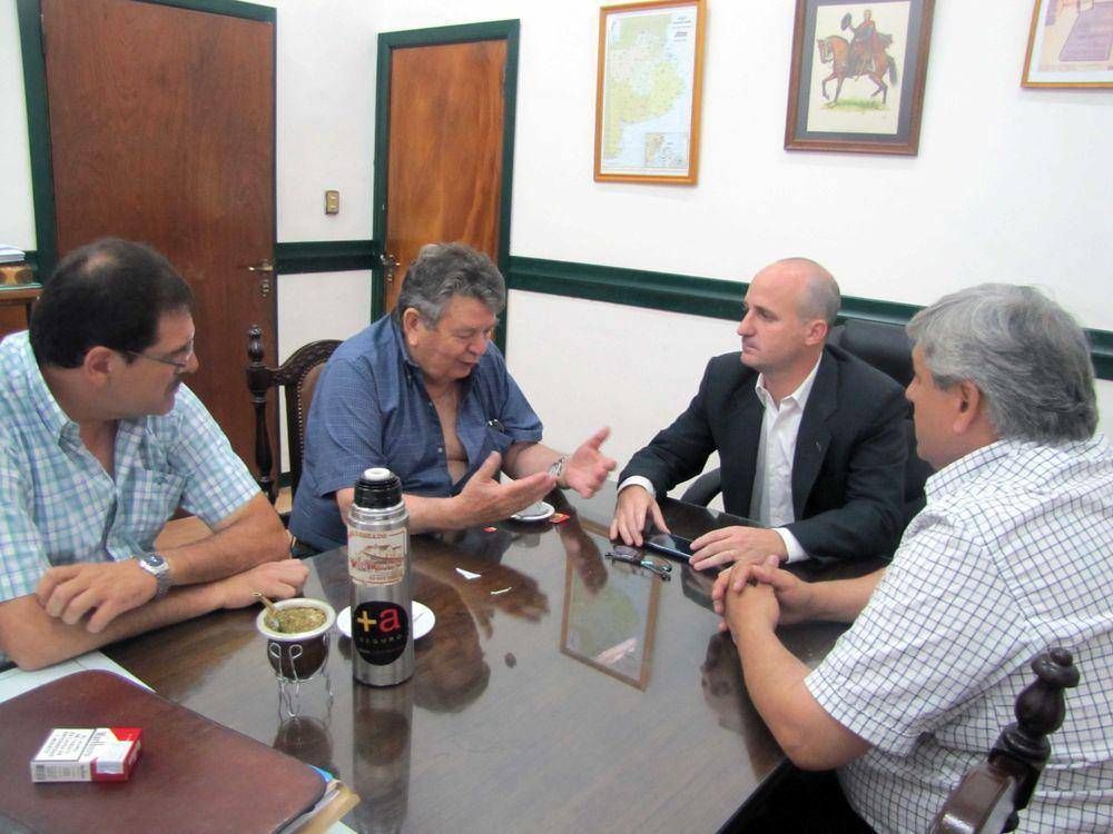 Joaqu�n de la Torre otorg� un Bono Navide�o de $1.200 para los empleados municipales
