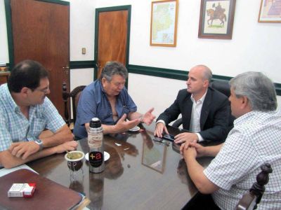 Joaqu�n de la Torre otorg� un Bono Navide�o de $1.200 para los empleados municipales