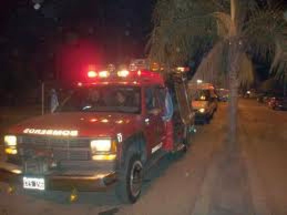 Voraz incendio en una vivienda de calle Espa�a
