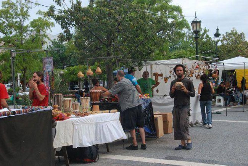 M�s de 300 artesanos en la plaza San Mart�n