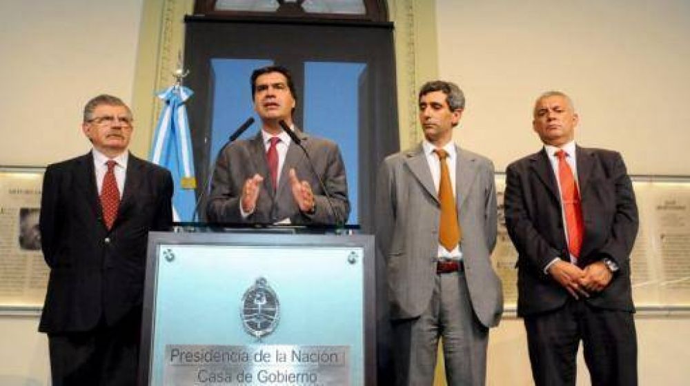 El Gobierno responsabiliz� a las prestadoras y advirti� que se har�a cargo del servicio de luz