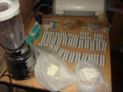 En allanamiento secuestran Coca�na, pastillas y elementos de corte