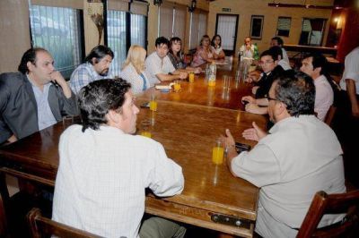 Gremios docentes postergaron discusin salarial para 2014