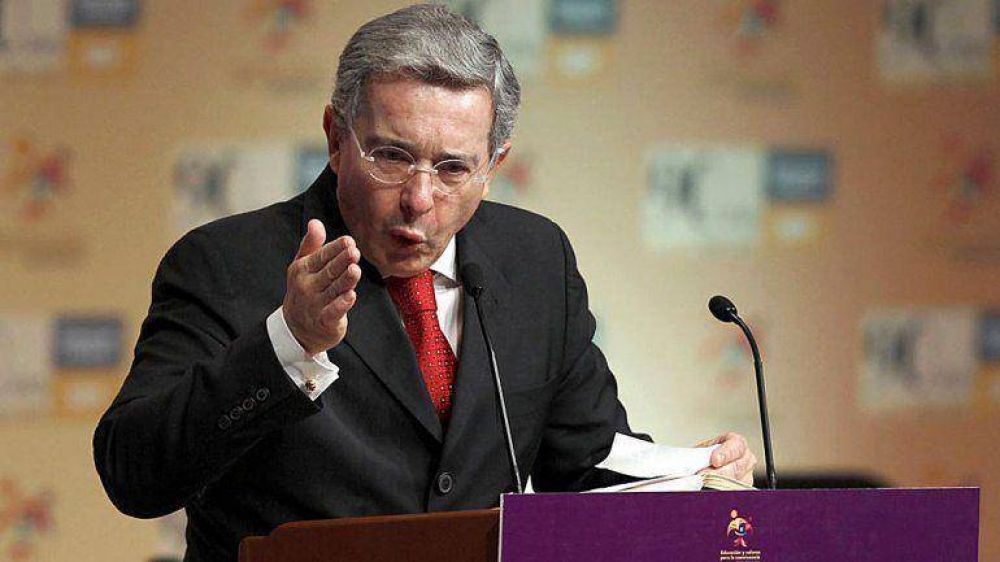 �lvaro Uribe pidi� al Congreso colombiano que investigue "el carrusel de la reelecci�n"