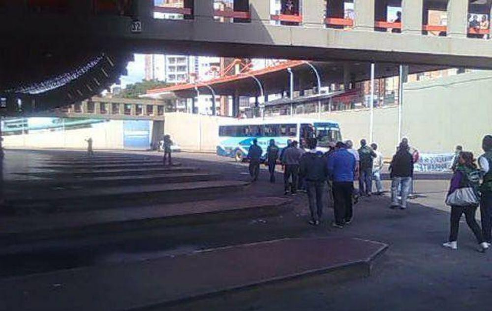Rige un nuevo paro de los interurbanos en C�rdoba