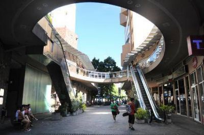 Susto de dos adolescentes al quedar encerradas en el ascensor
