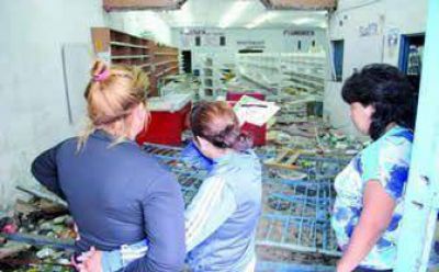 Ante posibles saqueos, hoy cierran los supermercados chinos