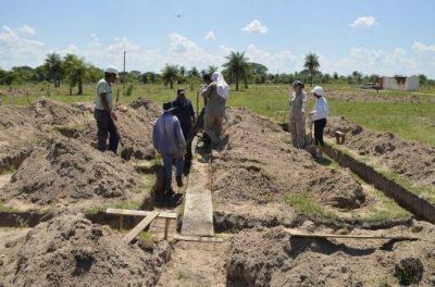 R�os y Pereyra supervisaron la construcci�n de las primeras viviendas en Santa Catalina