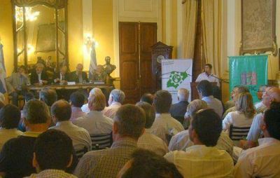 Corrientes present� su plan estrat�gico para consolidar la industrializaci�n del sector forestal