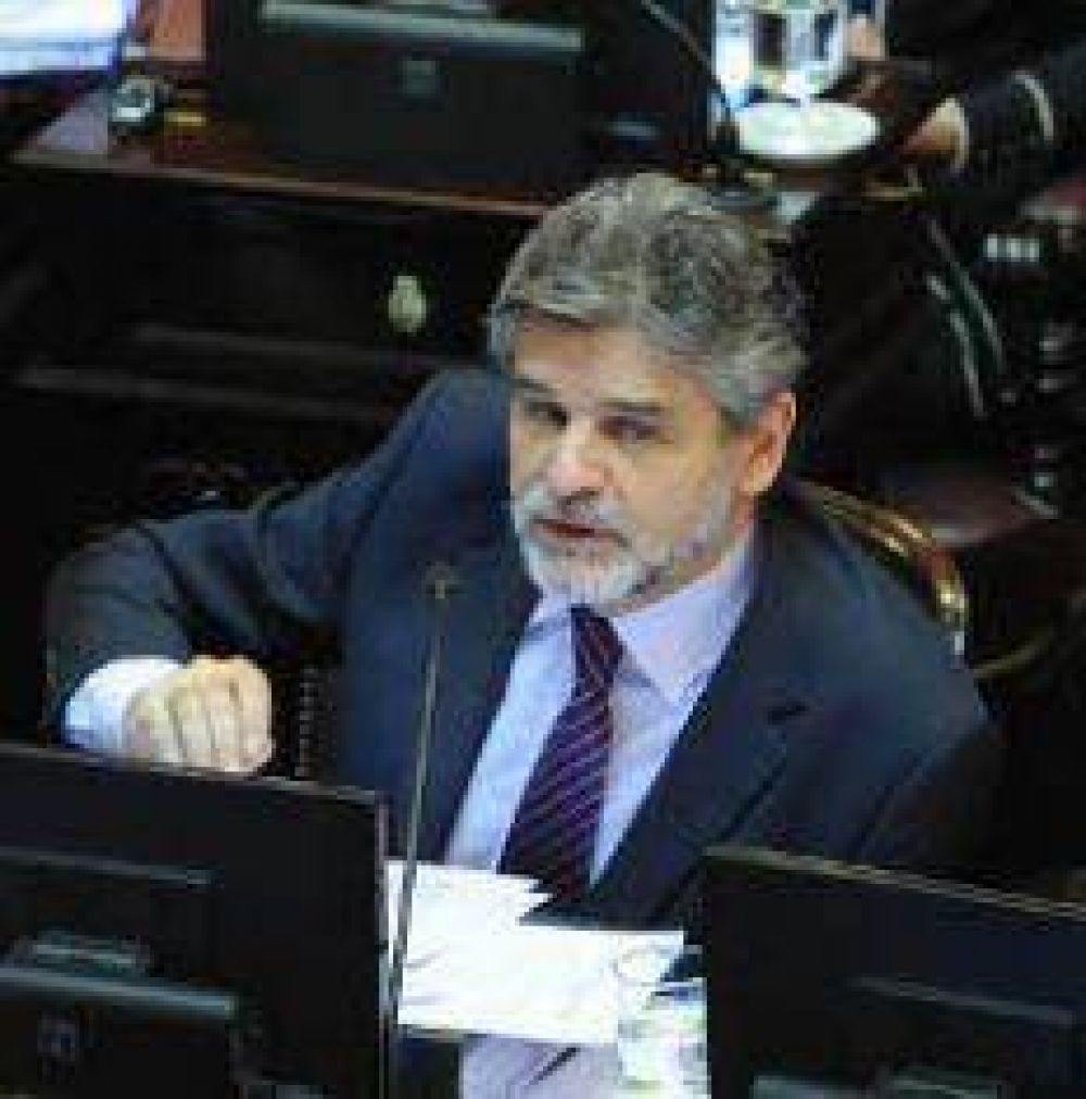 Una Secretar�a para ocuparse del tema Malvinas