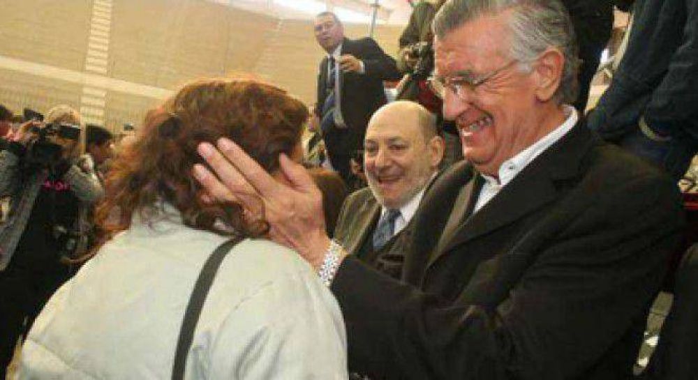 Gioja dio �unos pasos�