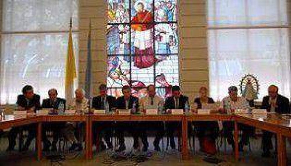 Sin k, opositores rubricaron acuerdo antidrogas con la Iglesia