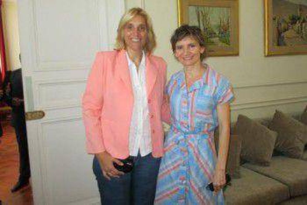 Baragiola estuvo reunida con la Alcaldesa de Santiago de Chile‏