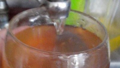 Aseguran que el agua turbia se puede tomar